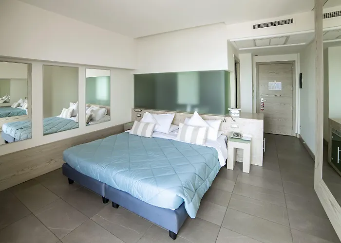 Smy Aran Blu Roma Mare (Adults Only)